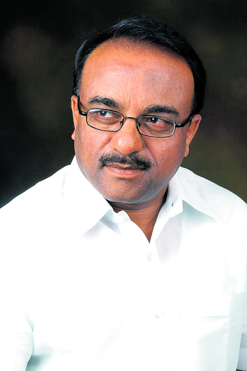 Shashil G.Namoshi